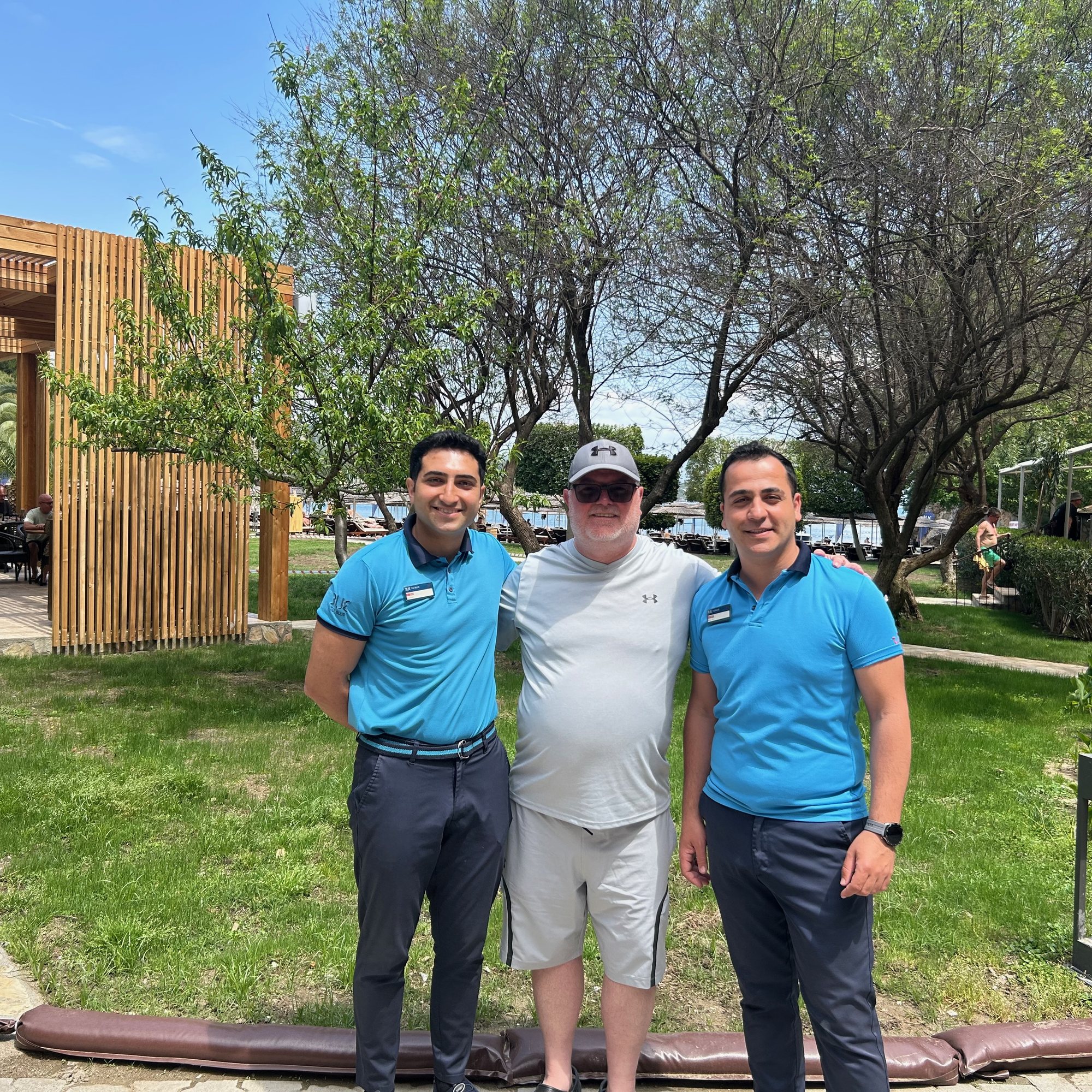 Chris with two members of the friendly TUI BLUE Seno team